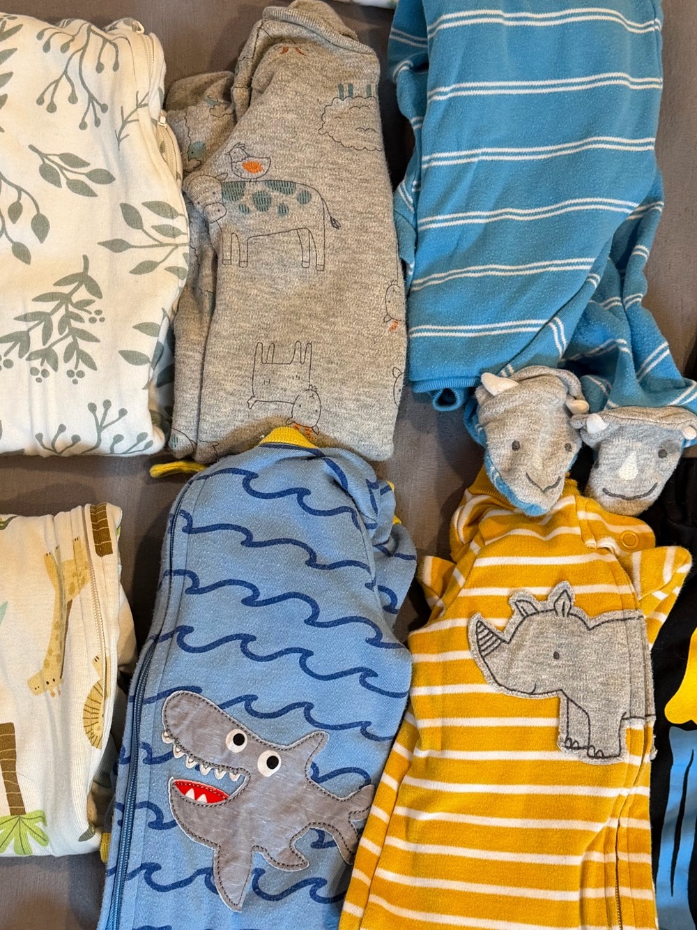 Assorted girls and boys’ Sleepwear and Outfit Bundle - Blue, pink, Yellow, Gray - Picture 4 of 4